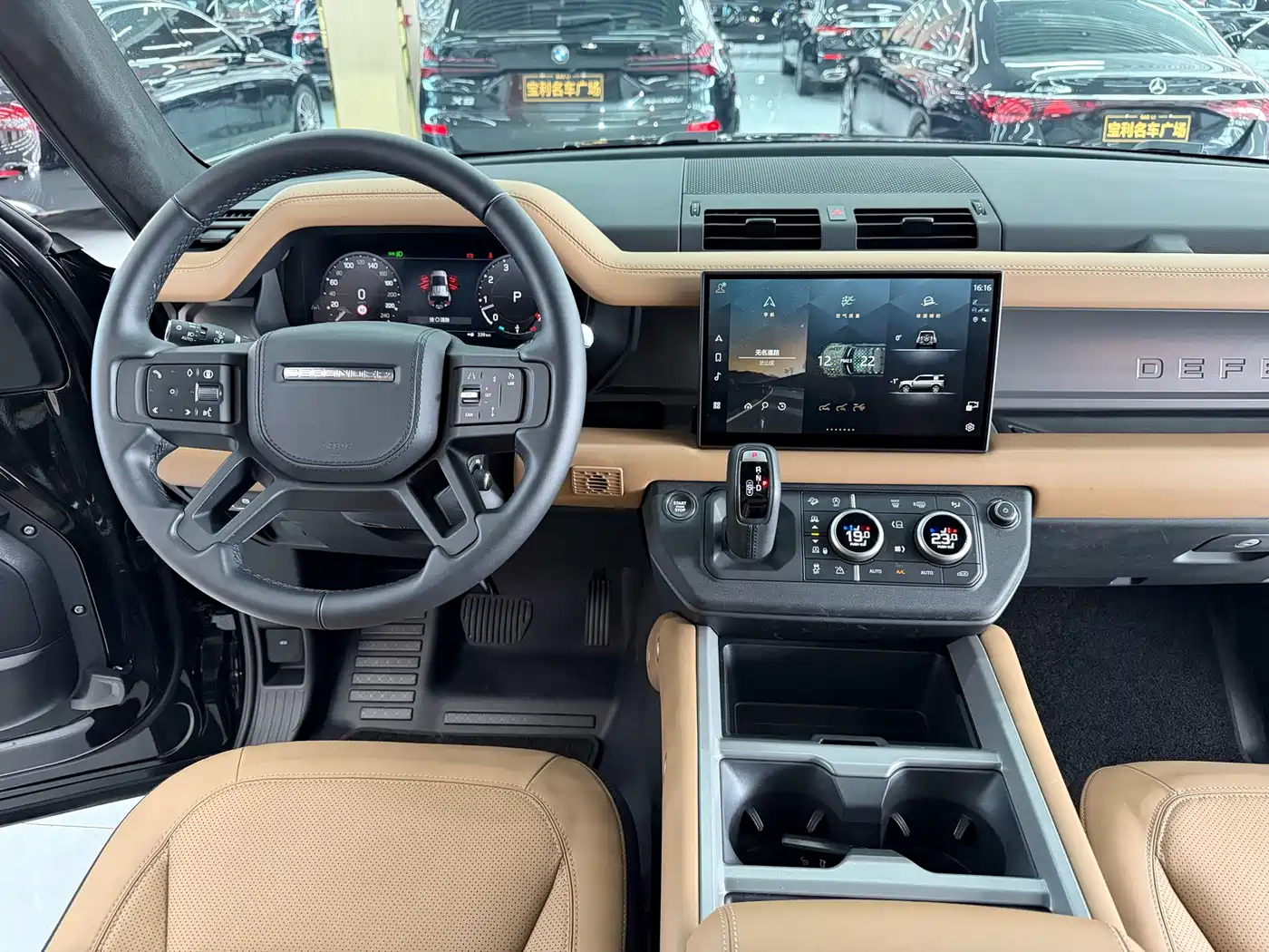 Land Rover Defender 2025 110 3.0T P400 -Dynamic HSE фото 9