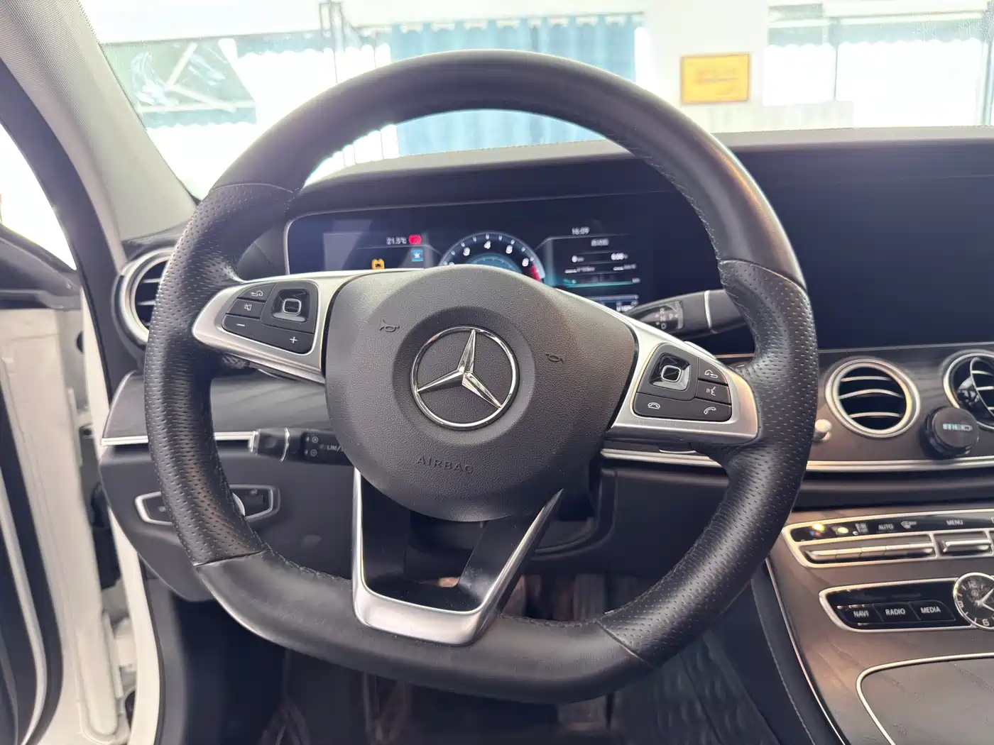 Mercedes-Benz E-Class 2018 Facelift E 200 L Sport фото 8