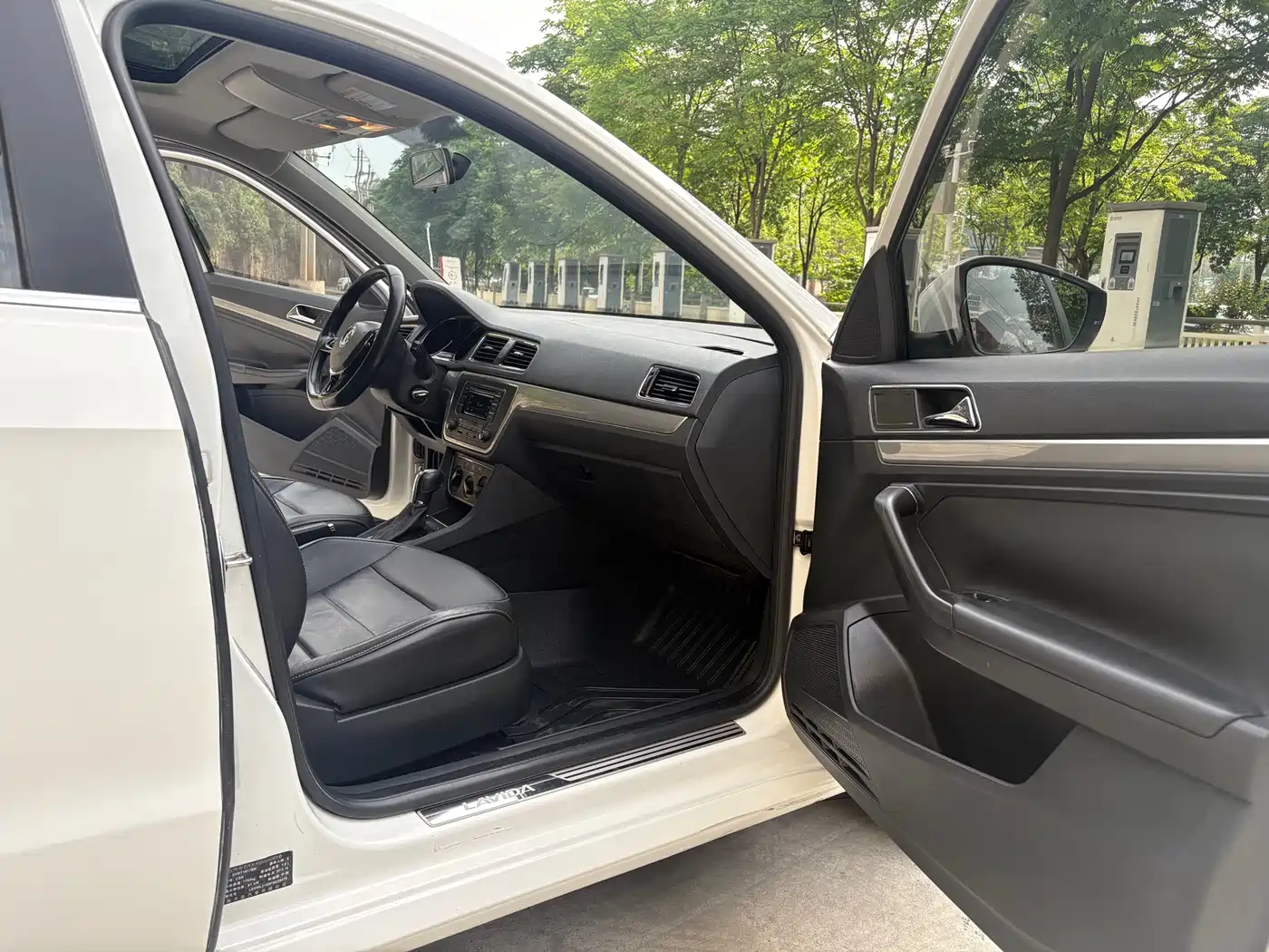 Volkswagen Lavida 2015 1.6L Automatic Luxury Edition фото 13
