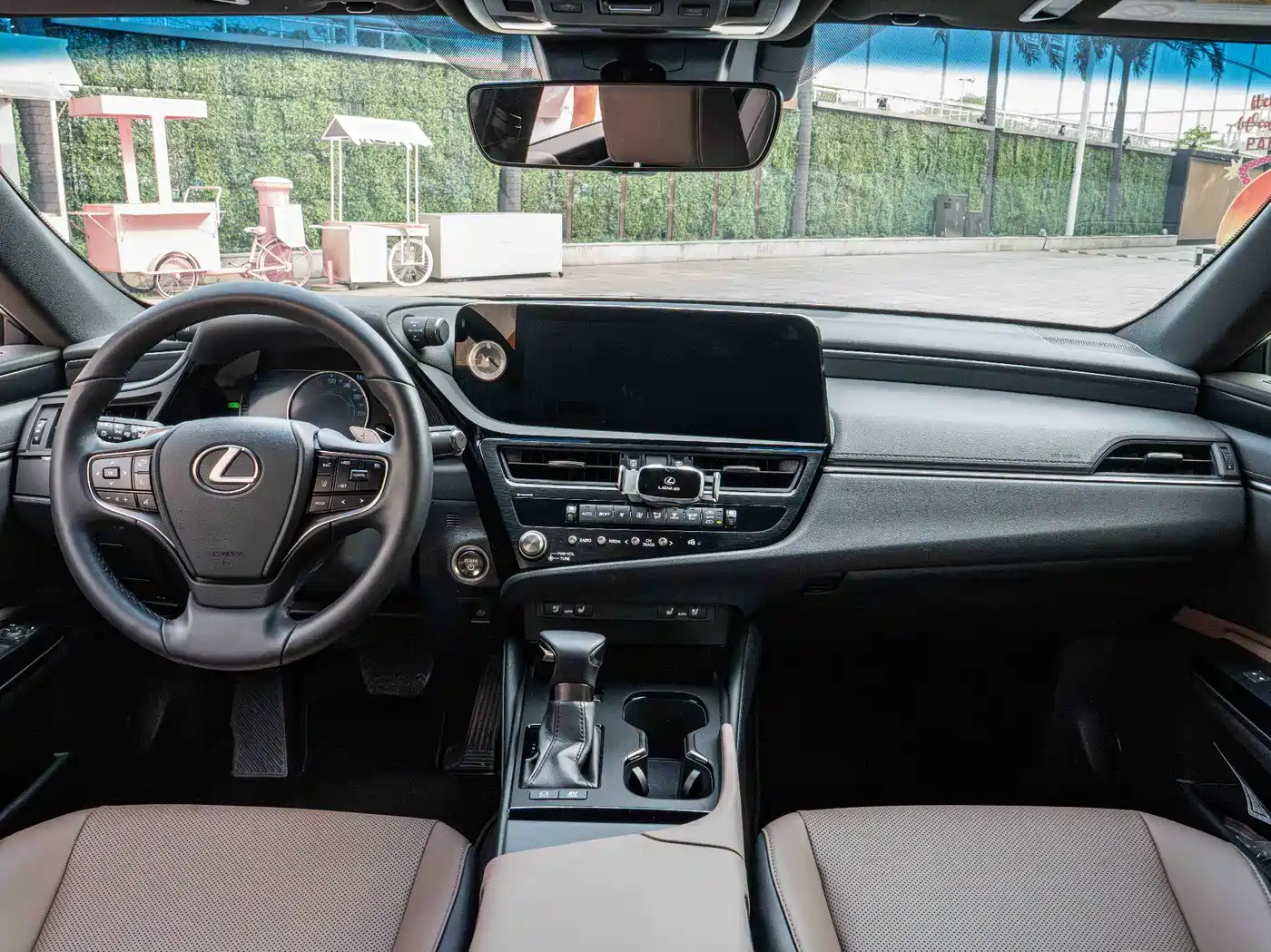 Lexus ES 2022 300h Ultimate Edition фото 17