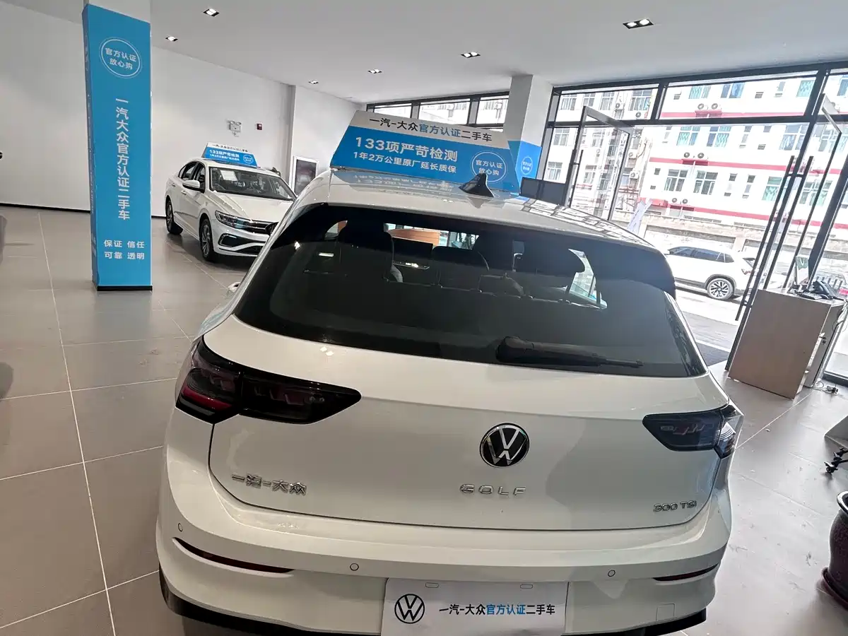 Volkswagen Golf 2025 300TSI R-Line фото 11
