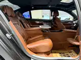Фото 10 - BMW 7 Series