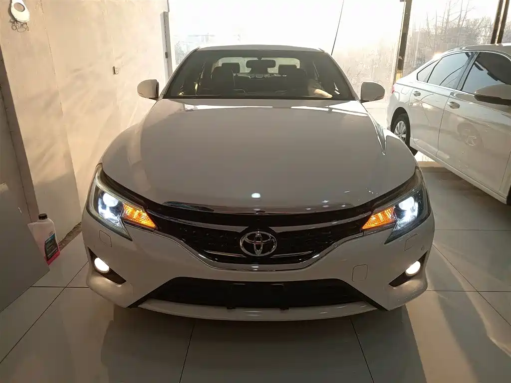 Toyota Reiz 2013 2.5V Elite Edition фото 3