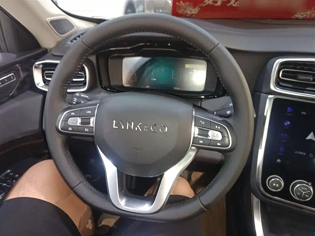 Lynk & Co 01 2019 2.0T 2WD Shine Pro Version China VI фото 3