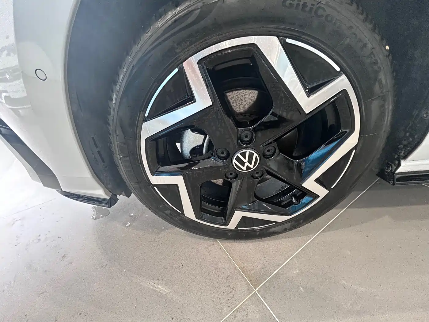 Volkswagen Golf 2025 300TSI R-Line фото 4