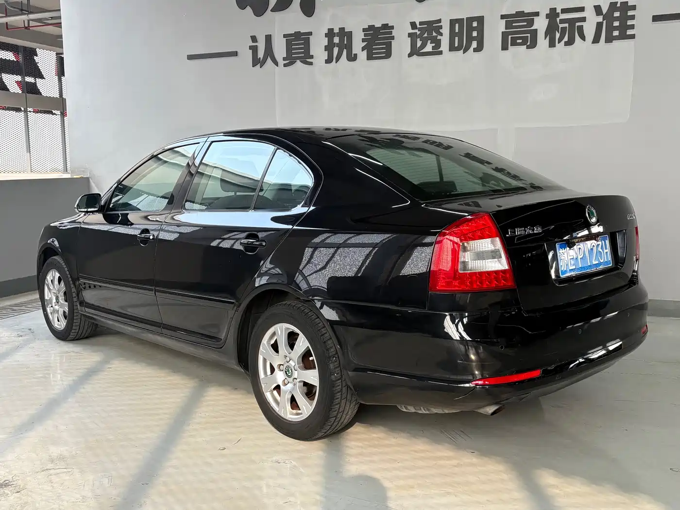 Škoda Octavia 2010 1.6L Auto Comfort фото 7