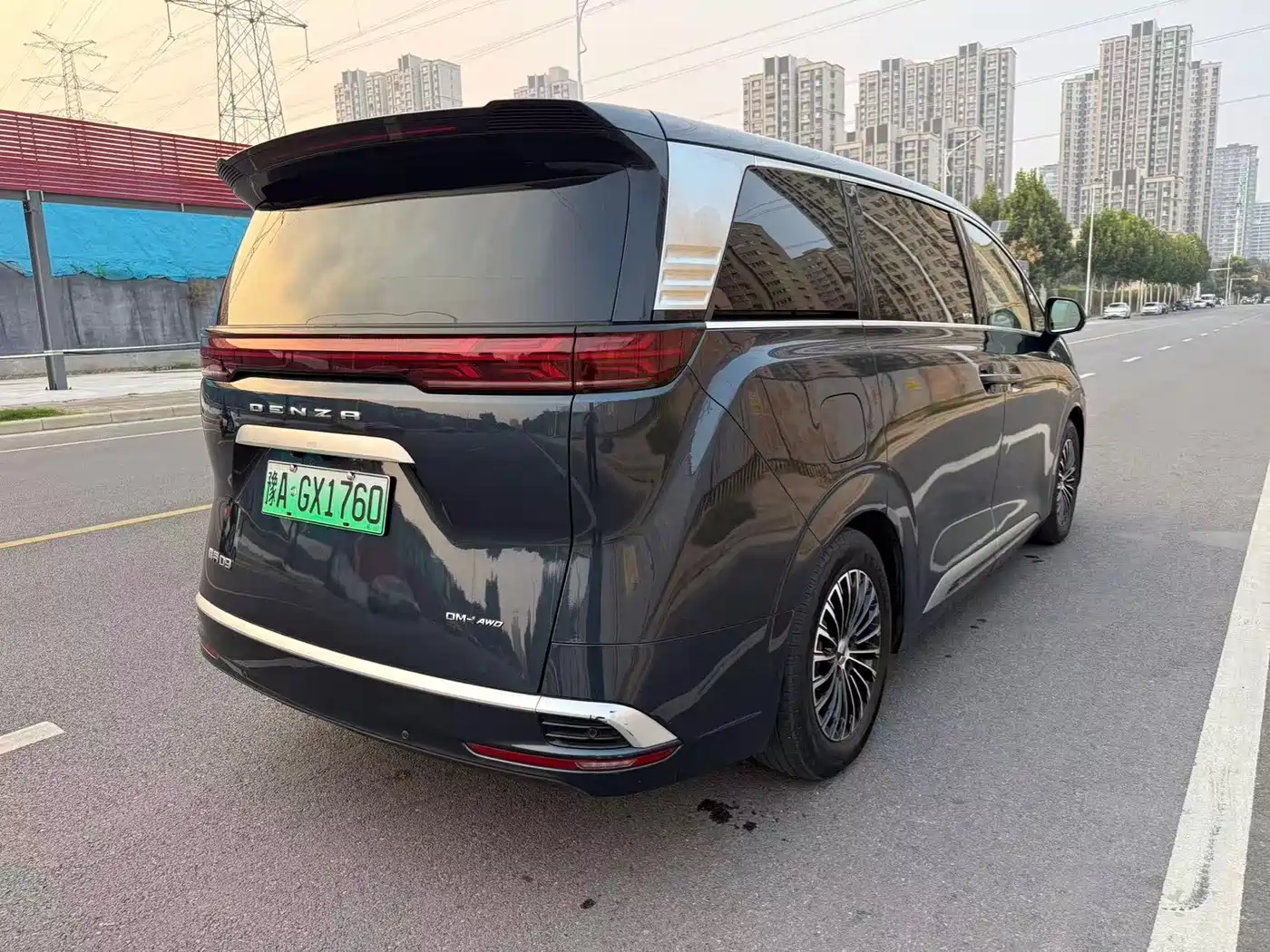 Denza D9 2023 2022 DM-i 970 AWD Flagship