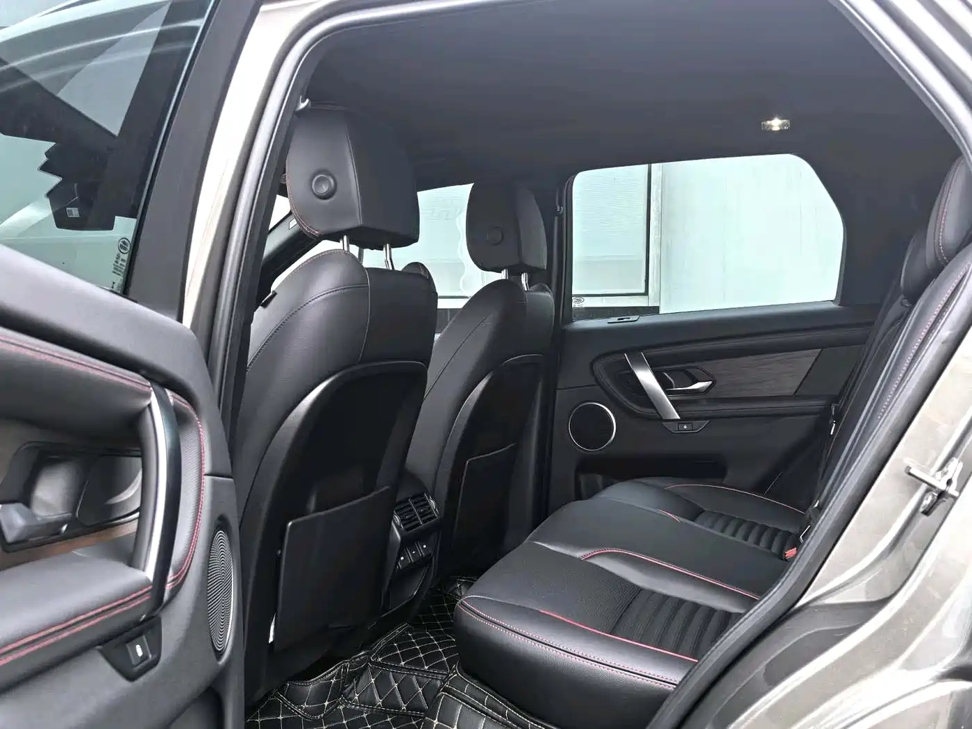 Land Rover Discovery Sport 2023 249PS R-Dynamic S Performance Version фото 7