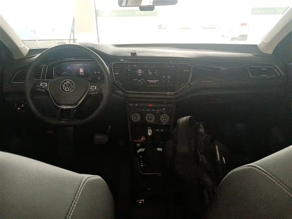 Volkswagen T-ROC 2021 280TSI DSG 2WD Comfort Smart Connect Edition фото 12
