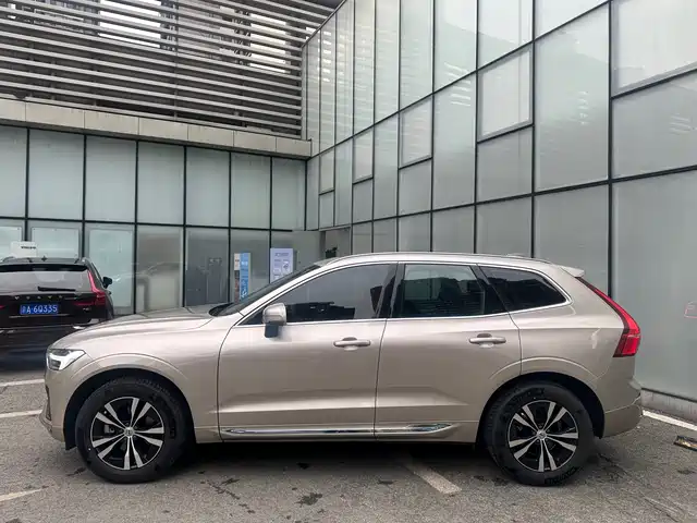 Volvo XC60 2023 B5 AWD Smart Luxury Edition — фото 5