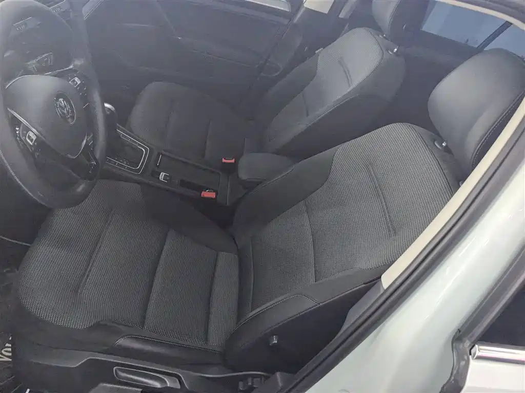 Volkswagen Golf 2020 Beloved Edition 280TSI DSG Comfort фото 10