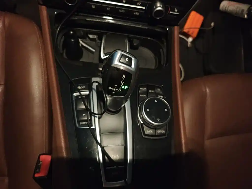BMW 5 Series GT 2014 528i Leading фото 7