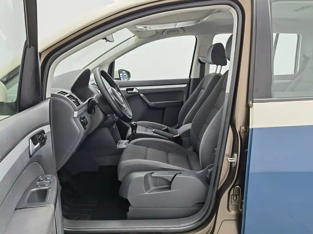 Volkswagen Touran 2014 2015 1.4T Manual Trend Edition 5-seater