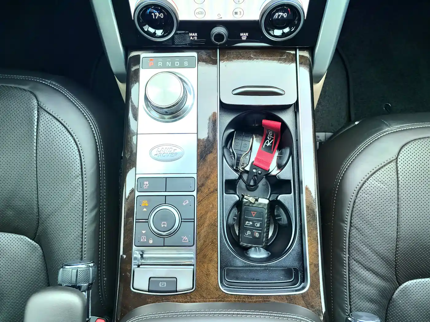 Land Rover Range Rover 2020 3.0 L6 Heritage Edition фото 9
