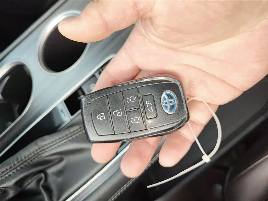 Toyota Sienna 2023 2.5L Hybrid Platinum Edition фото 17