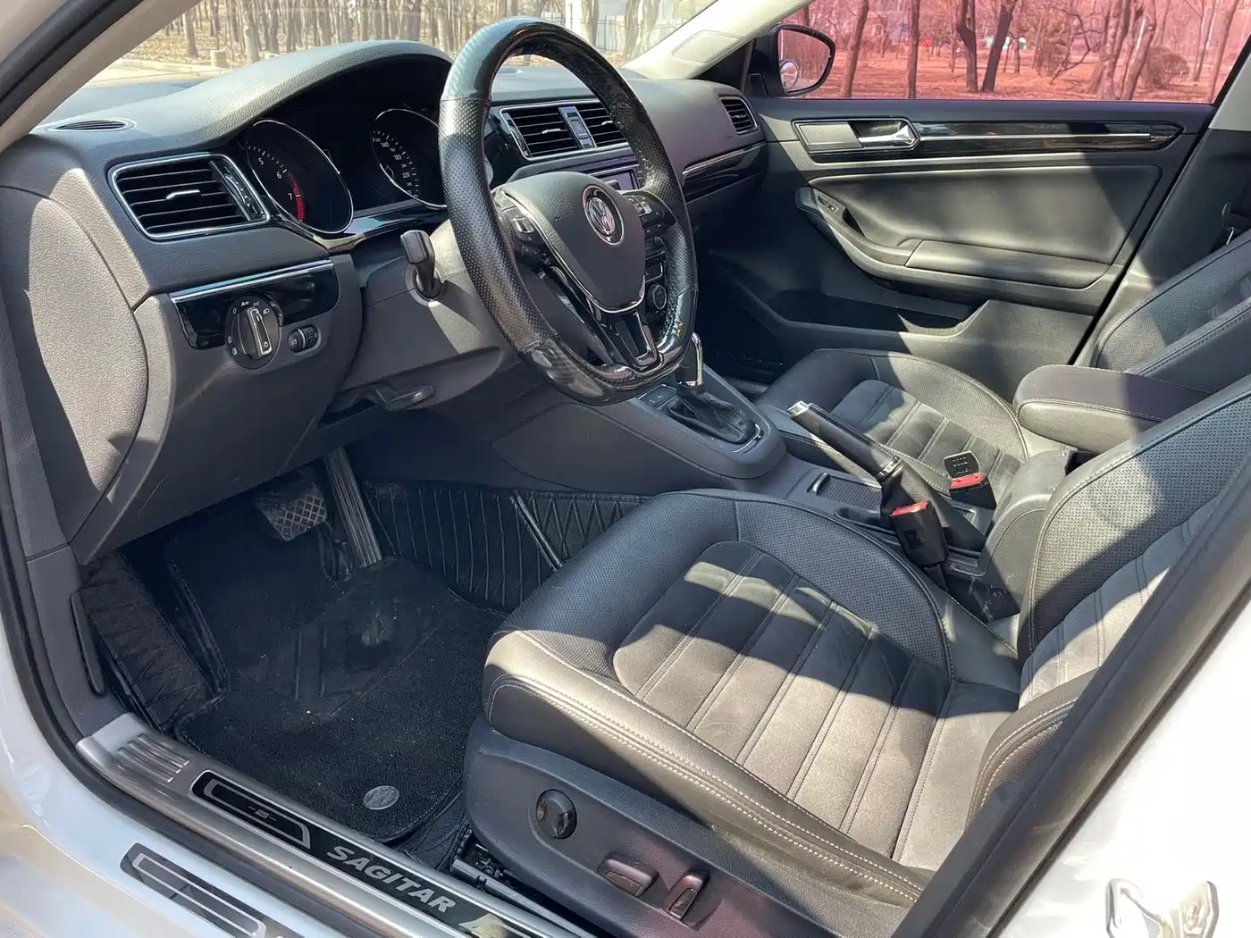 Volkswagen Sagitar 2017 1.6L Automatic Comfort фото 11