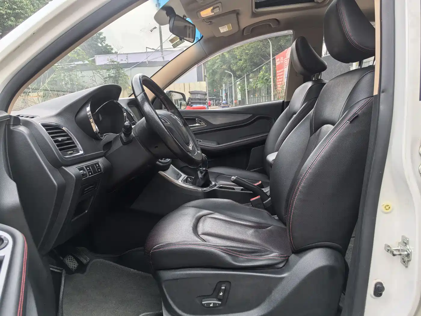 Baojun 560 2015 2015 1.8L Manual Luxury