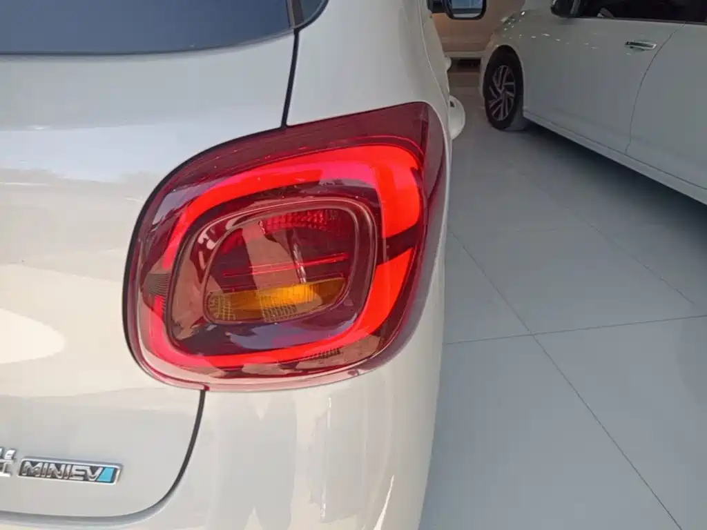 Фото 8 - Wuling Motors Hongguang MINIEV