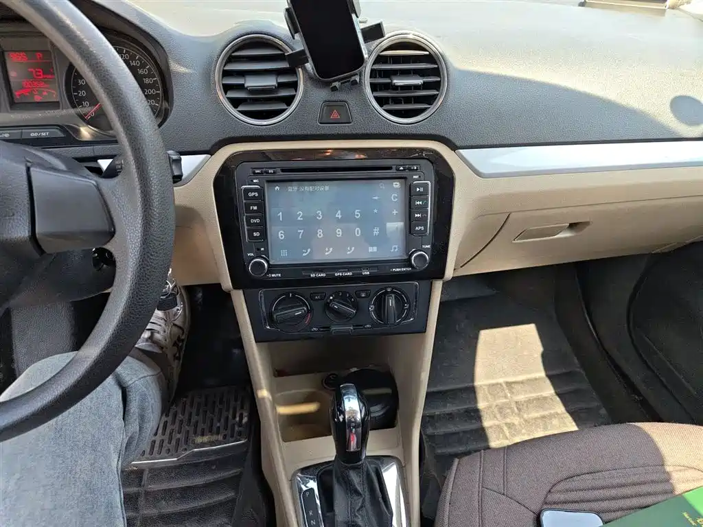 Volkswagen Jetta 2013 1.6L Automatic Comfort фото 10