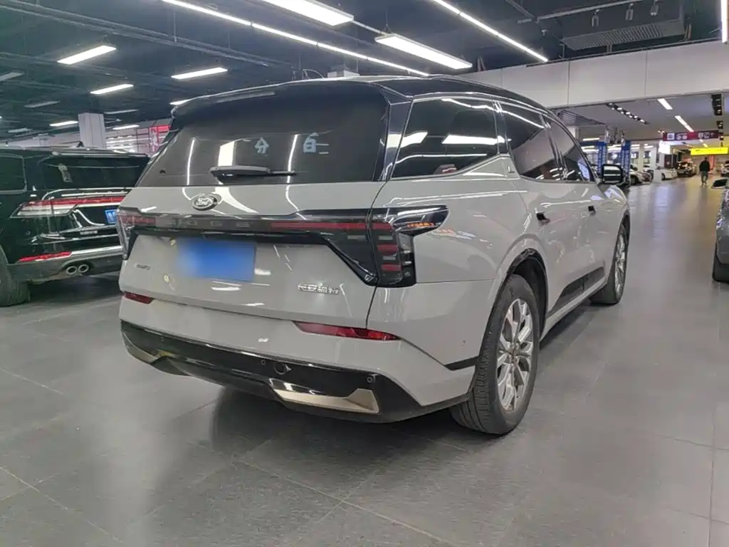 Фото 7 - Ford Edge