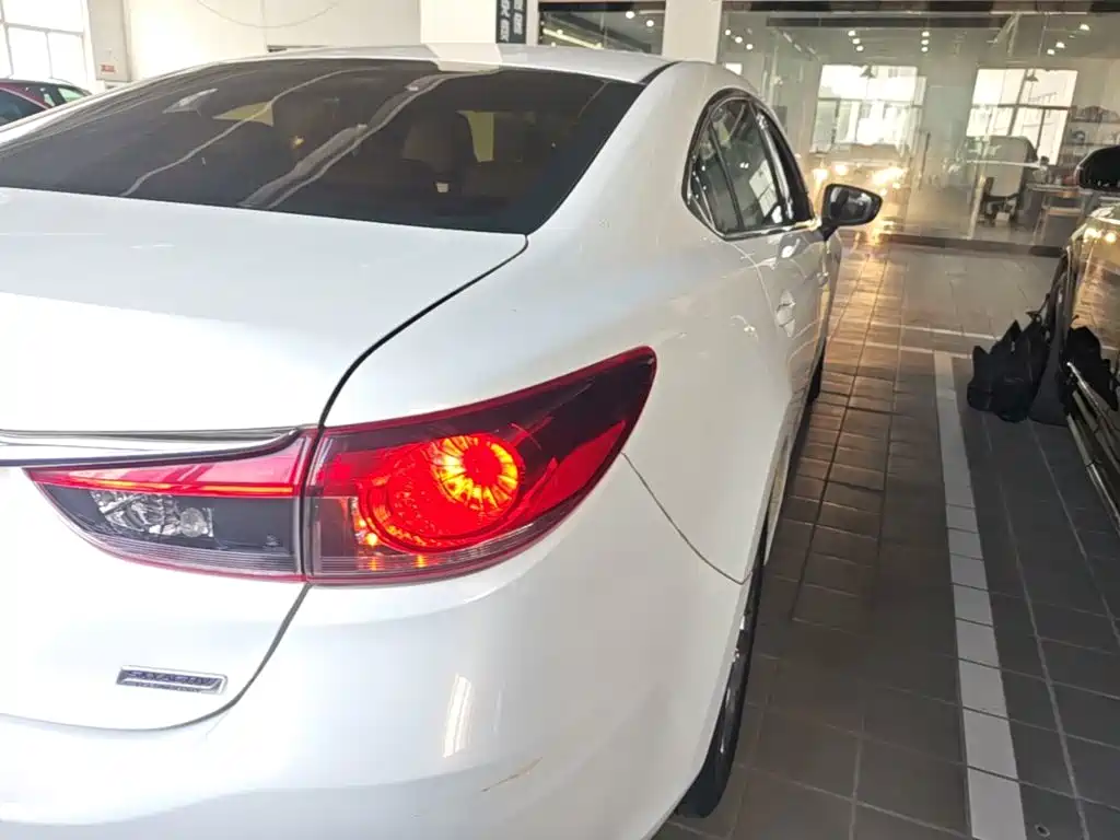 Photo 8 - Mazda Atenza