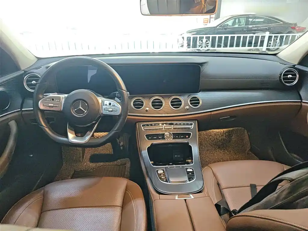 Mercedes-Benz E-Class 2020 E 300 L Sport Fashion Model фото 12