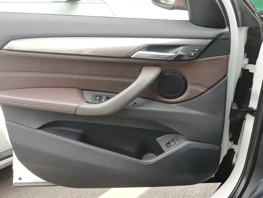 BMW X1 2018 sDrive18Li Premium Model фото 7
