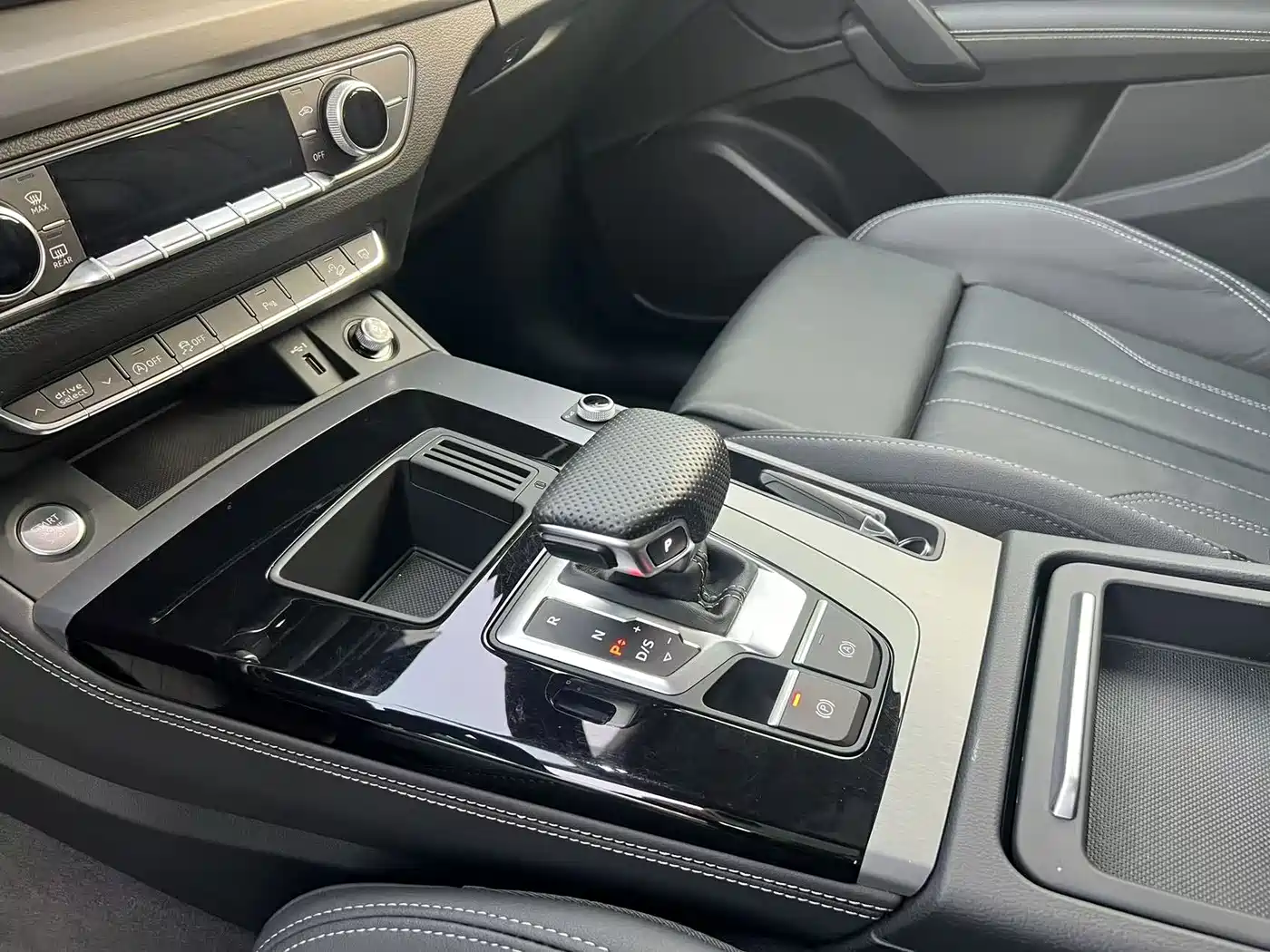 Audi Q5L 2024 Model 40 TFSI Fashion Dynamic фото 4