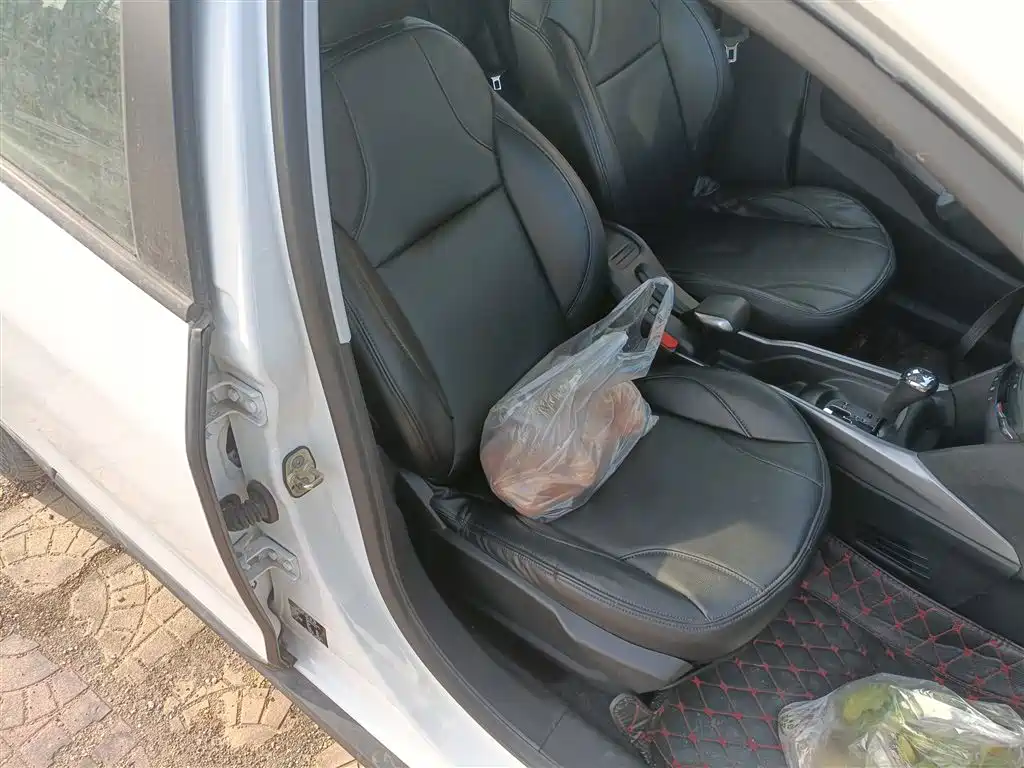 Peugeot 2008 2014 1.6L Automatic Fashion Edition фото 18