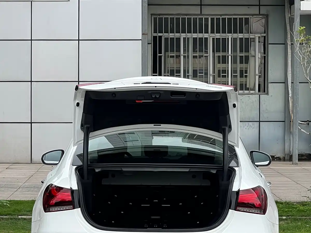 Mercedes-Benz A-Class 2022 A 200 L Sport Sedan Dynamic фото 10