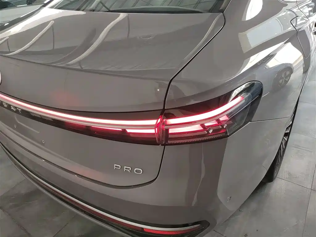 Volkswagen Passat 2025 Pro 380TSI Dragon Prestige Edition фото 8