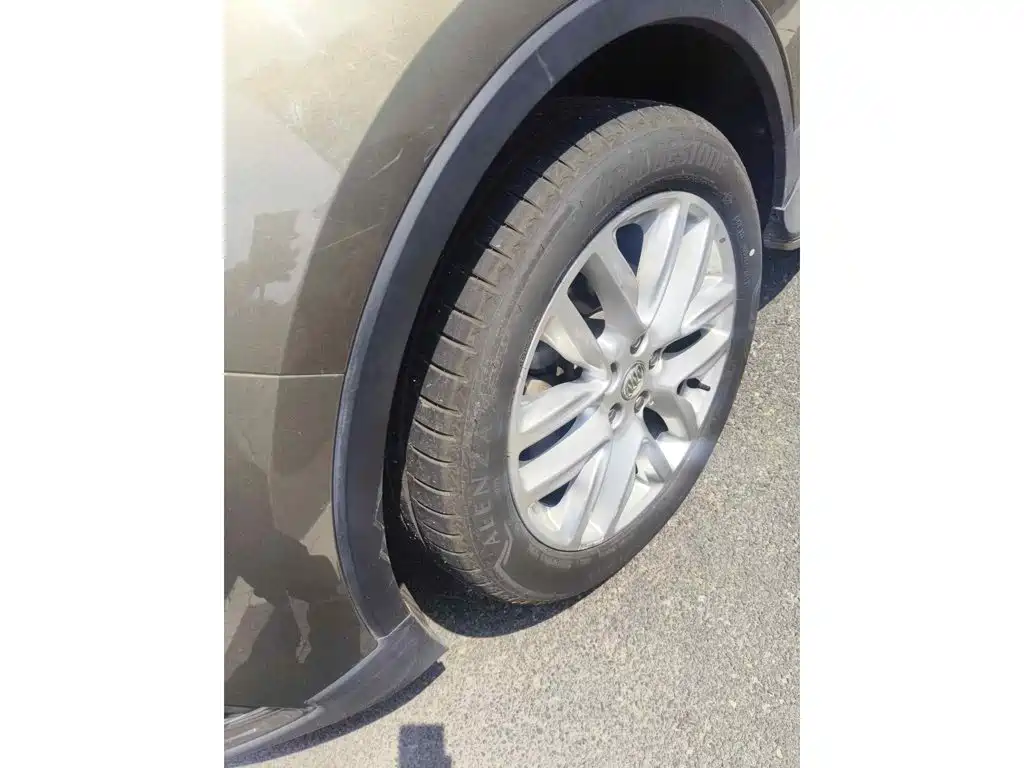 Photo 6 - Buick Envision Plus