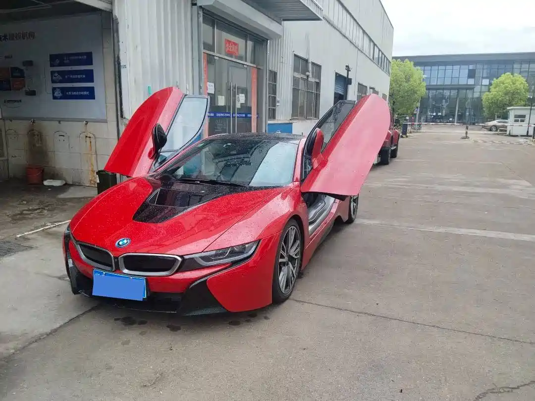 BMW I8