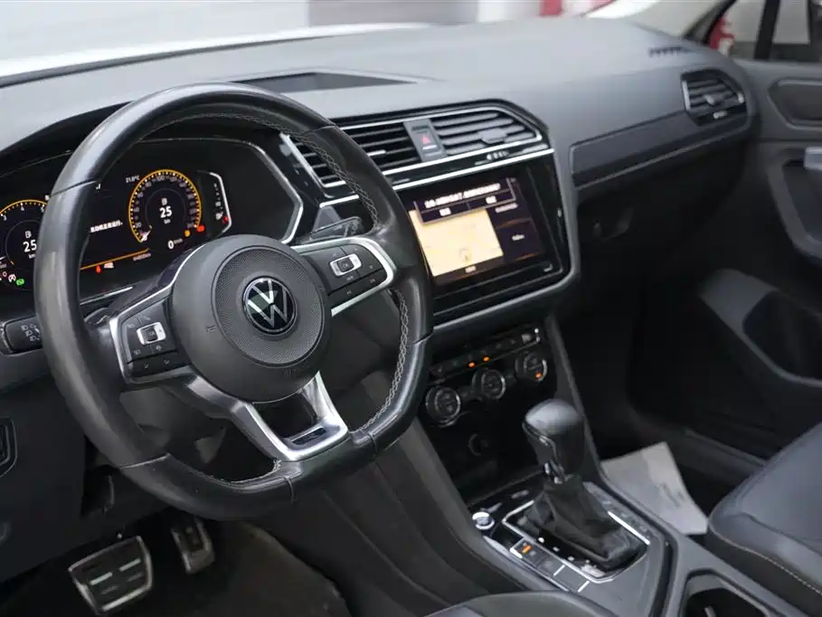 Volkswagen Tiguan L 2021 330TSI Automatic 2WD R-Line Premium фото 8