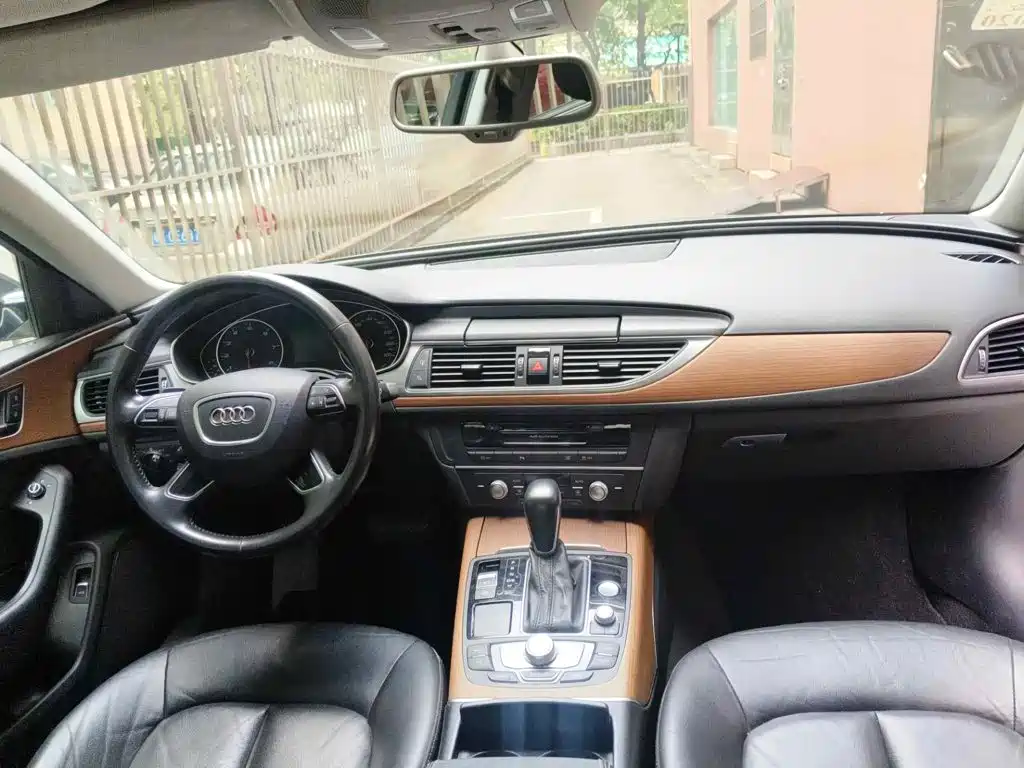 Фото 12 - Audi A6L