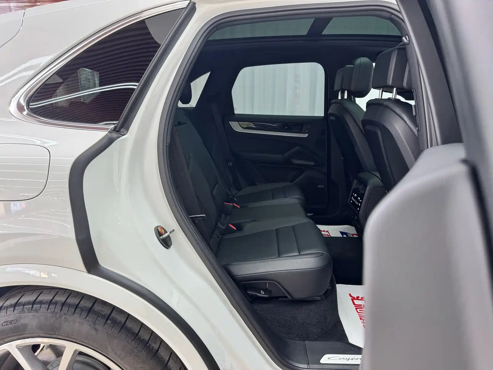 Photo 18 - Porsche Cayenne