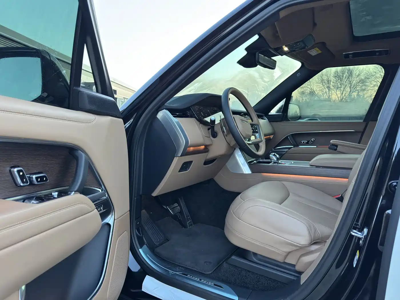 Land Rover Range Rover 2025 3.0 L6 400PS Genesis Extended Wheelbase фото 8