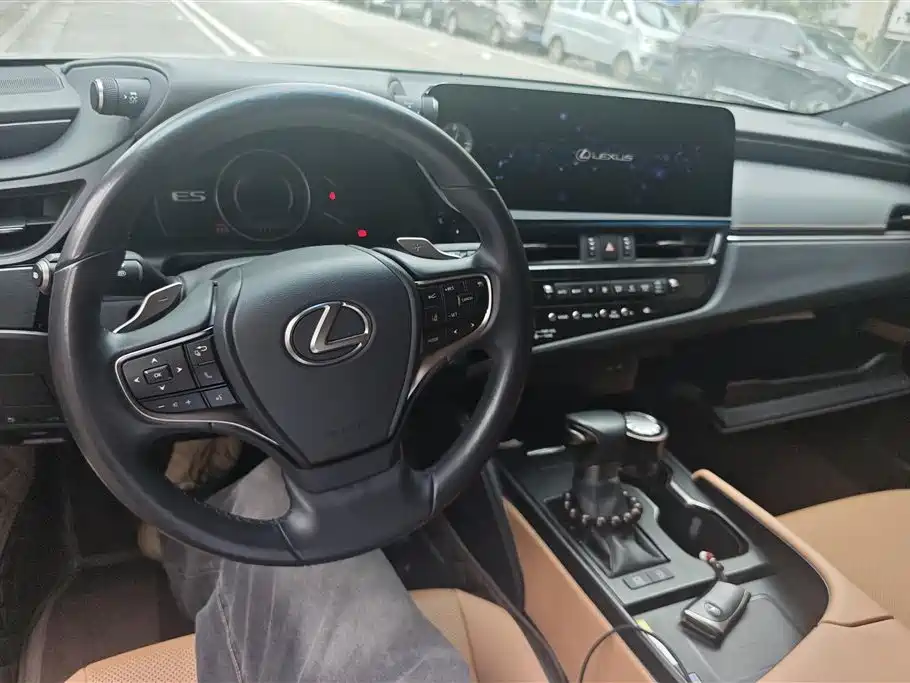 Lexus ES 2022 200 Excellence Edition фото 12