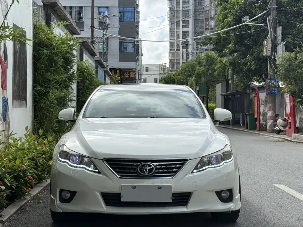 صورة 2 - Toyota Reiz