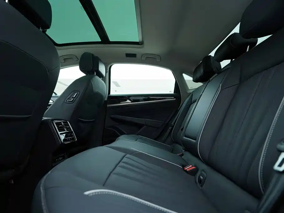 Volkswagen Passat 2024 380TSI Elite Edition фото 18