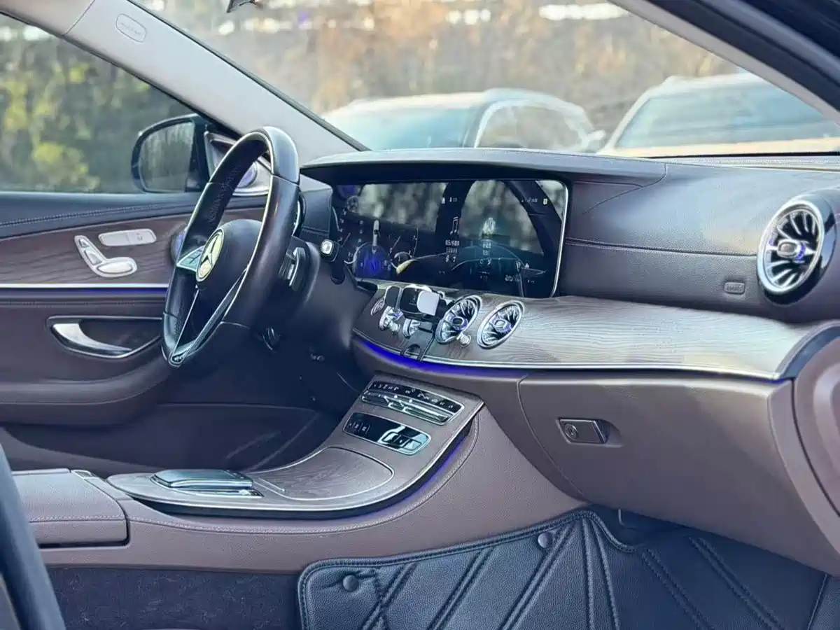 MERCEDES-BENZ E CLASS