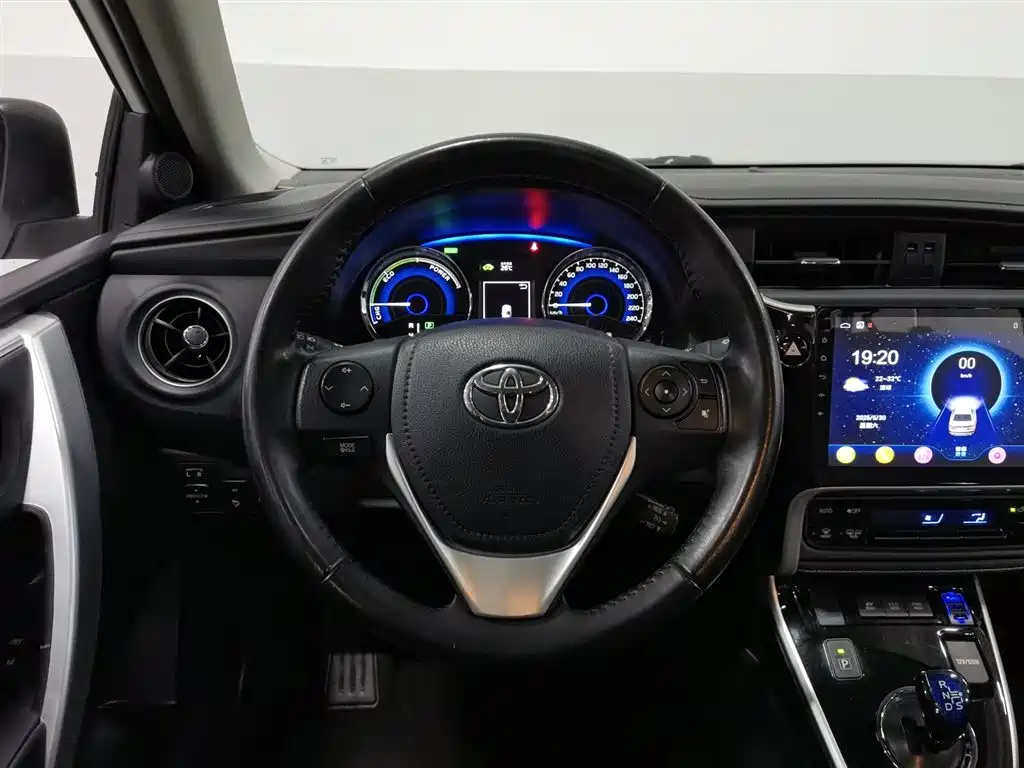 Toyota Corolla 2018 Hybrid 1.8L E-CVT Smart Edition фото 11