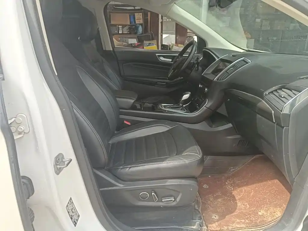 Фото 25 - Ford Edge