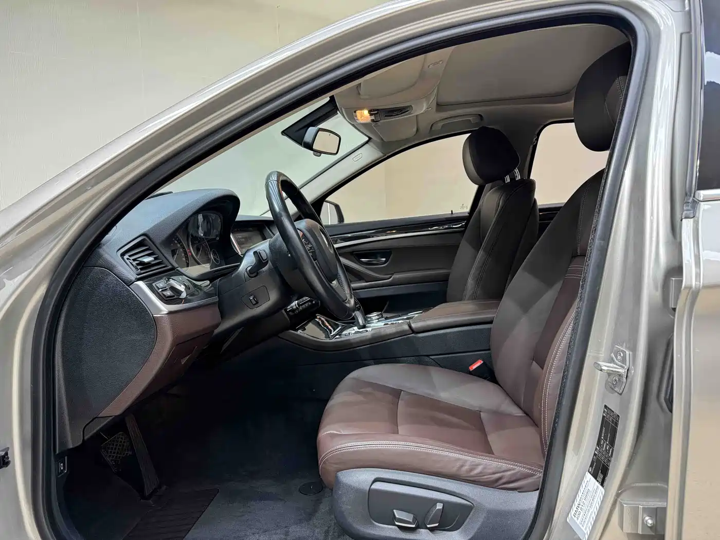 BMW 5 Series 2014 525Li Luxury Design Package фото 10