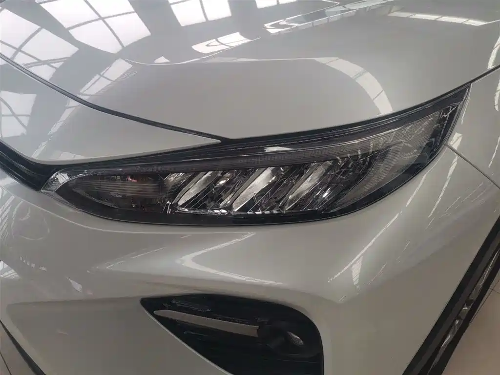 Toyota Wildlander 2023 2.0L CVT FWD LE фото 24