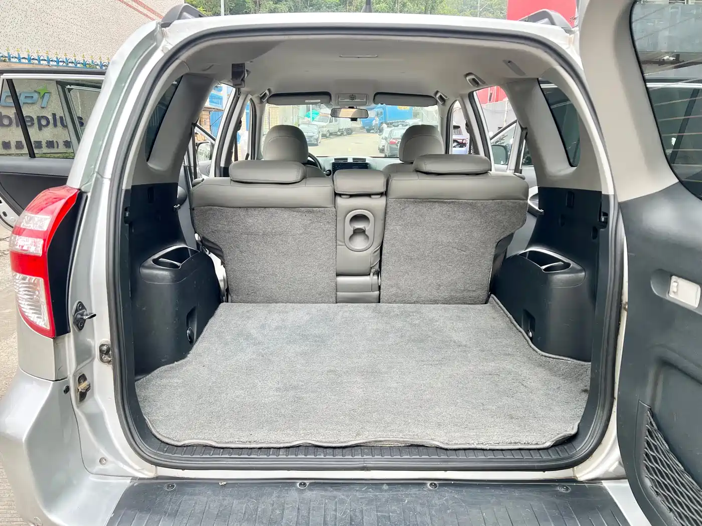 Toyota RAV4 Rongfang 2010 2.0L Automatic Luxury Upgrade Edition фото 9
