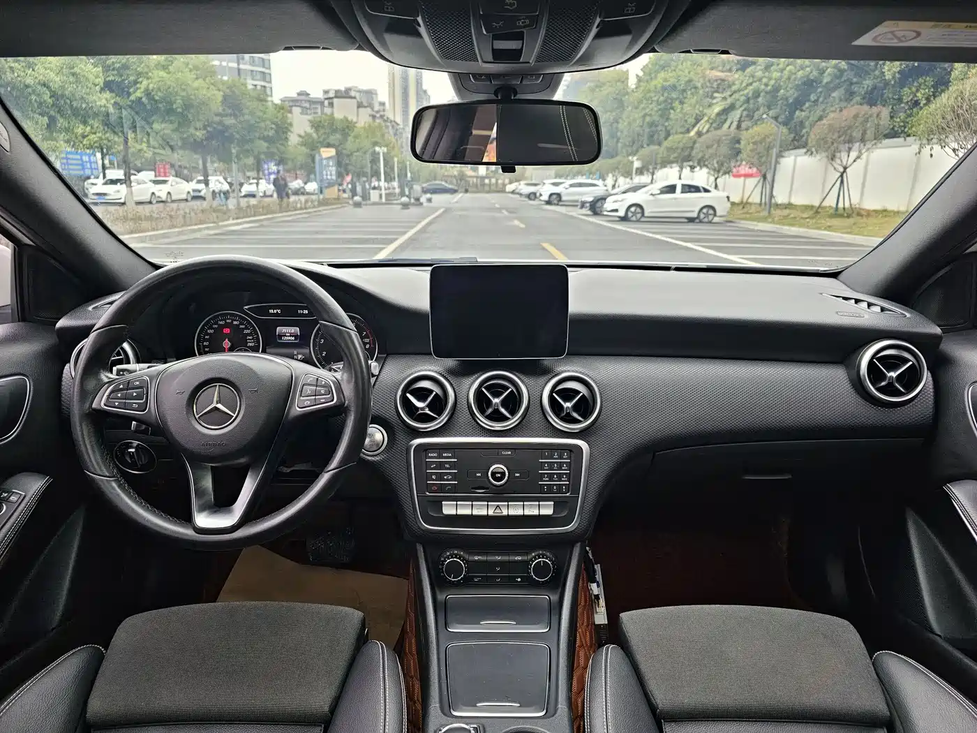 Mercedes-Benz A-Class (Import) 2016 A 200 Dynamic фото 6