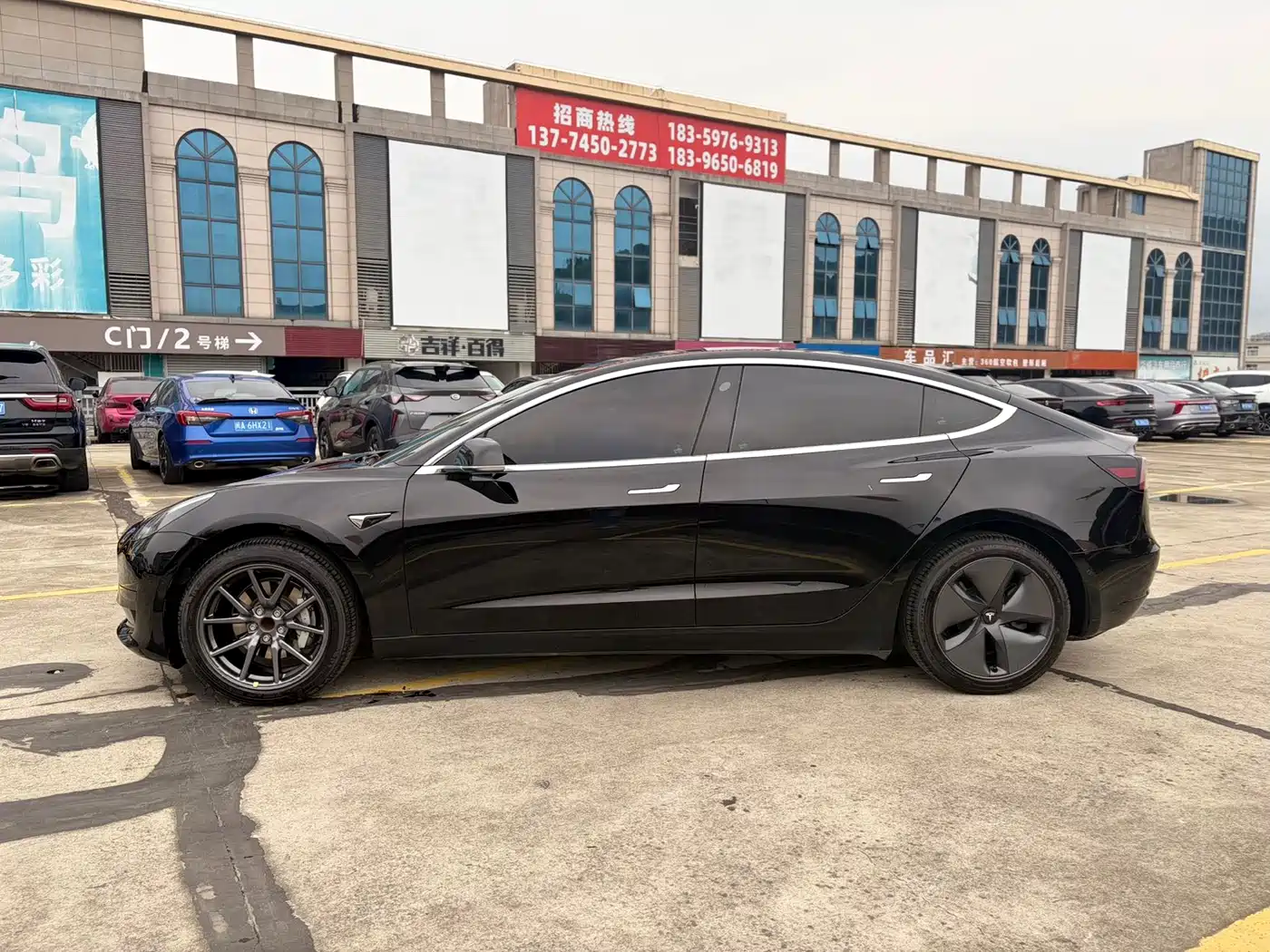 TESLA MODEL 3