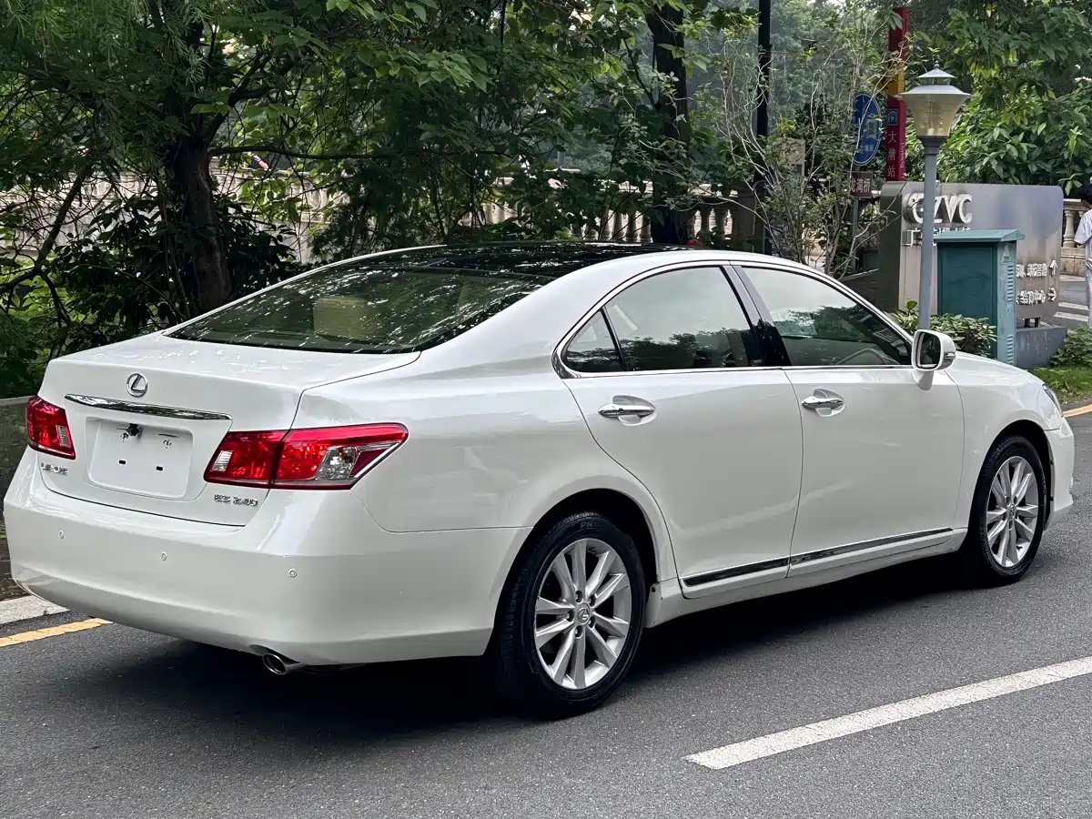 Lexus ES 2012 240 Special Limited Edition фото 4