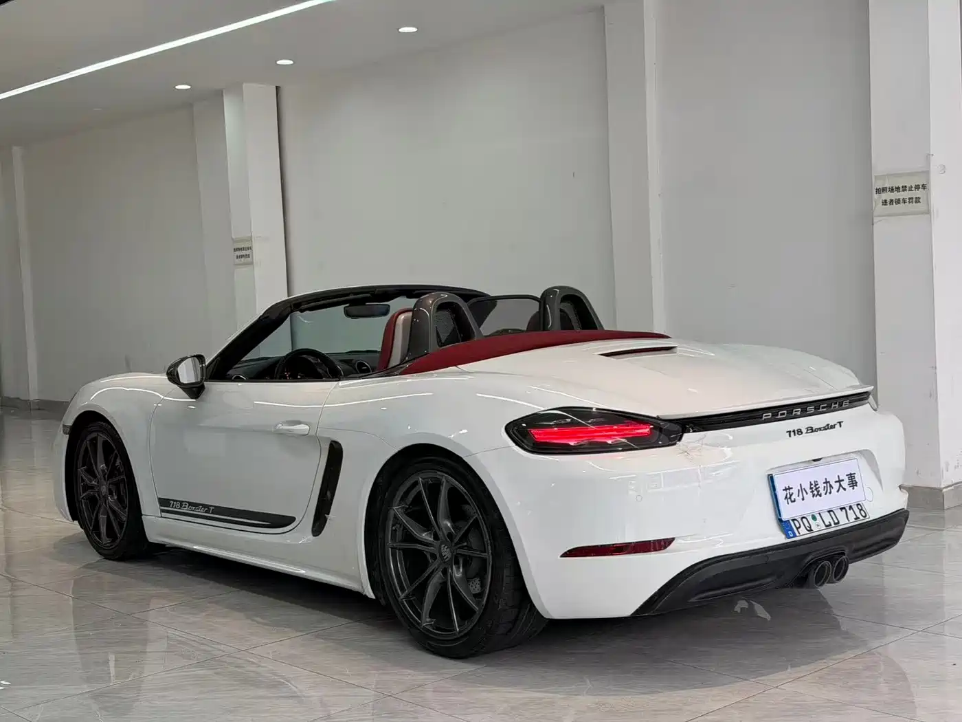 Porsche 718 2019 Boxster T 2.0T фото 5